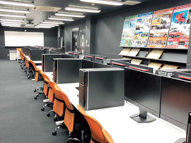 【ゲームラボ】大型湾曲モニタを導入。プロと同じ環境でゲーム開発を学ぶ。