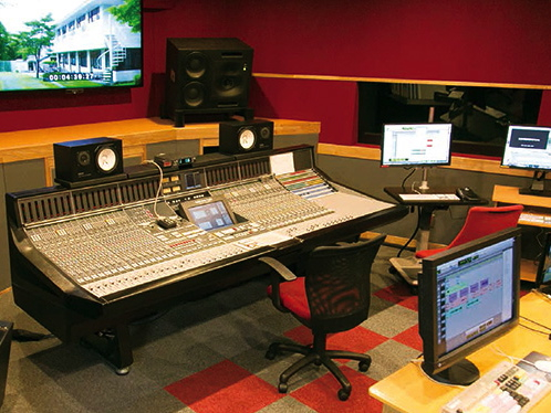 MAスタジオ。テレビ番組などの音声編集専用のポストプロダクションスタジオ。デジタル処理での音声編集作業が可能です。