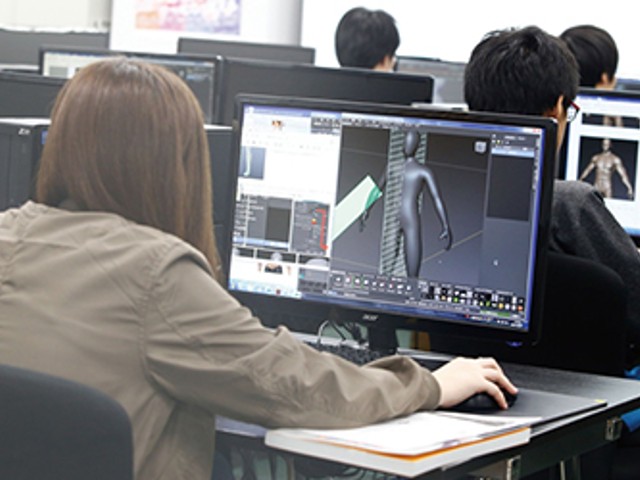 3DCG実習室：3DCG専用ソフトを全PCにインストール済。放課後も利用できます。