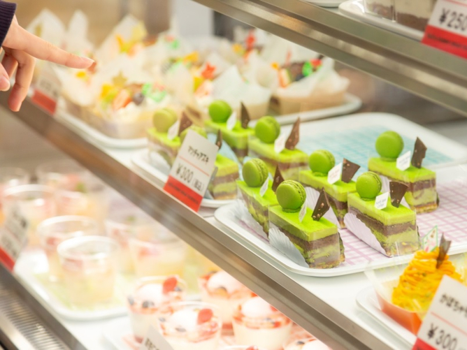 学校内でケーキやお菓子が買えちゃうのは嬉しい！グループ校で製菓を学ぶ学生が作ったよ。