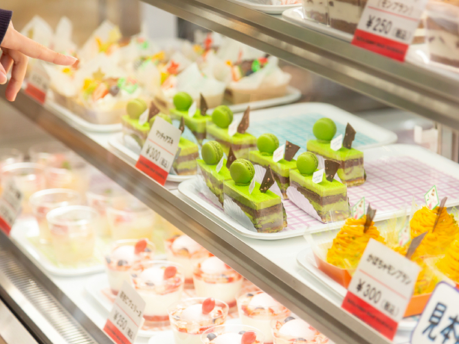 学校内でケーキやお菓子が買えちゃうのは嬉しい！グループ校で製菓を学ぶ学生が作ったよ。