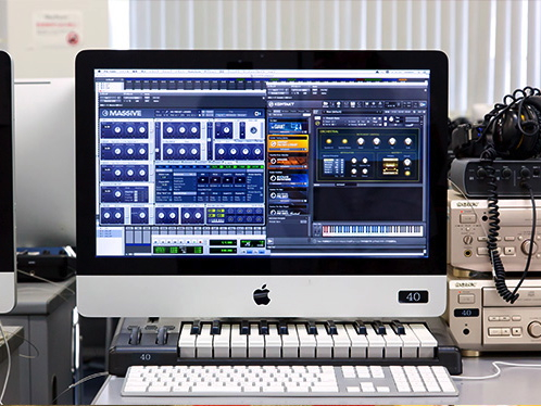 音楽制作ソフトウェア。Native Instruments社「KOMPLETE」。今や音楽業界で必携となっているプロ向け音楽制作ソフトウェア。