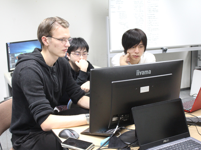 アメリカ・シンガポール・フィンランドの交換留学生と一緒にゲーム開発を行います