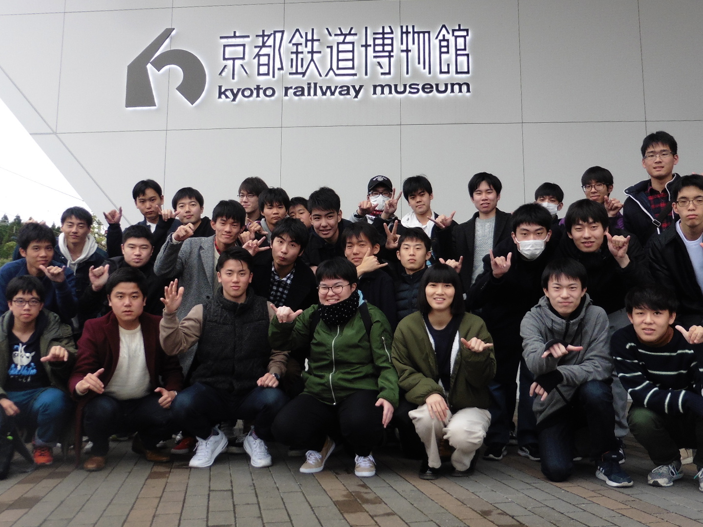 【研修旅行（鉄道科）】大阪・京都を訪れ、鉄道会社や鉄道博物館の見学を行います。（2019年度実績）