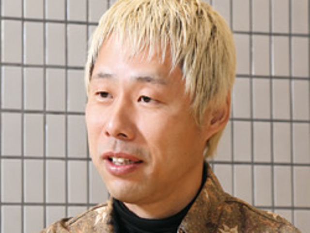 白井 岳志/成型品などの硬モノ、バックなどの軟モノプロダクトをベースにパッケージ、グラフィック、マルチメディアと、多岐のデザイン分野を経験