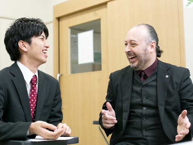 習熟度別にクラスを分け、実践的な英語を学ぶ