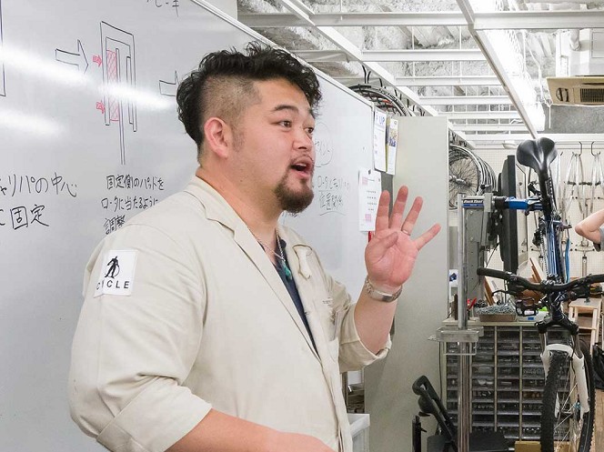メンテナンスカリキュラム担当・濱中康輝先生：『自転車コーキ屋』主宰。自転車安全整備士、自転車技士取得。米国スペシャライズド社での研修を経験。