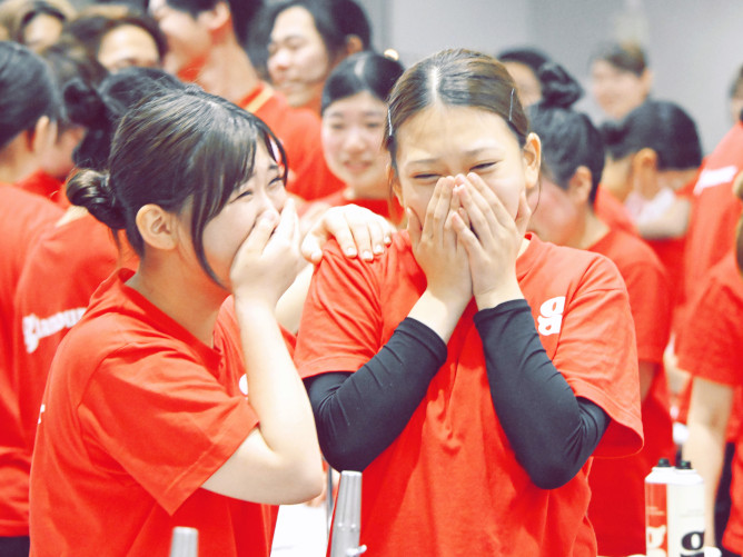 ２年間で6回開催され、毎回約10種類以上の中から自分の好きな種目を選択・挑戦できるプログラム。好きな技術を極めることも、トータルに美容を学ぶこともできます。