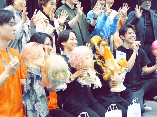 ２年間で6回開催され、毎回約10種類以上の中から自分の好きな種目を選択・挑戦できるプログラム。好きな技術を極めることも、トータルに美容を学ぶこともできます。