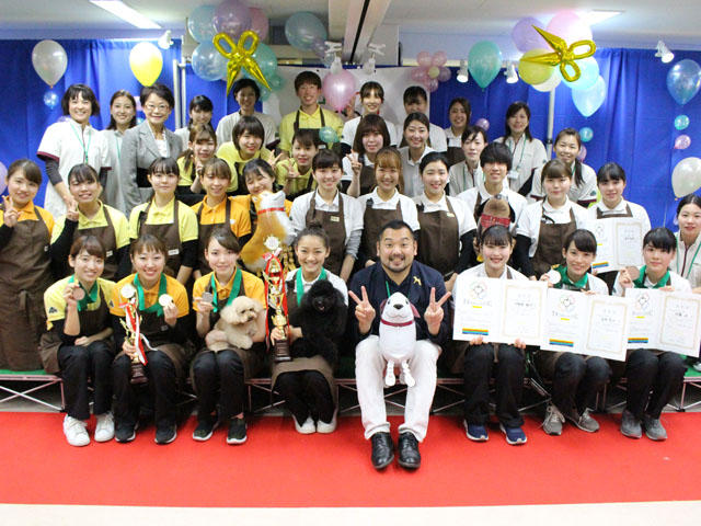 トリミンピックは姉妹校の大宮国際動物専門学校と合同開催。クラスメイトたちと一緒に切磋琢磨します!