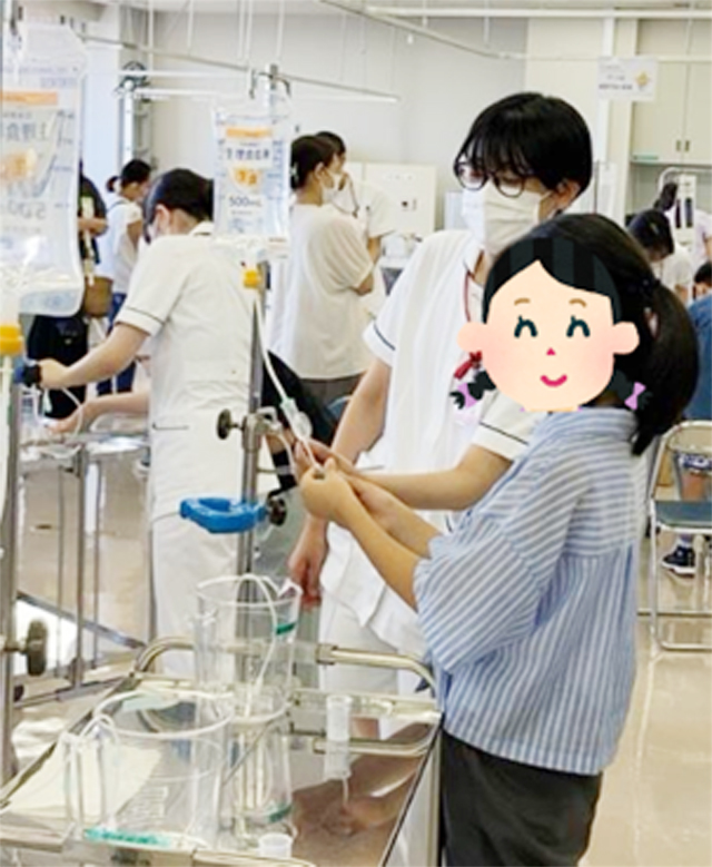 子どもアドベンチャーカレッジ2025
ドキドキワクワク！看護のチャレンジ＆探検ツアー
3