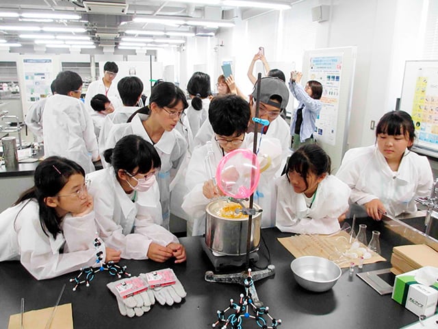 ひらめき☆ときめきサイエンス～ようこそ大学の研究室へ～KAKENHI
マイナス100度の世界　～結んでひらく分子のとびら～2