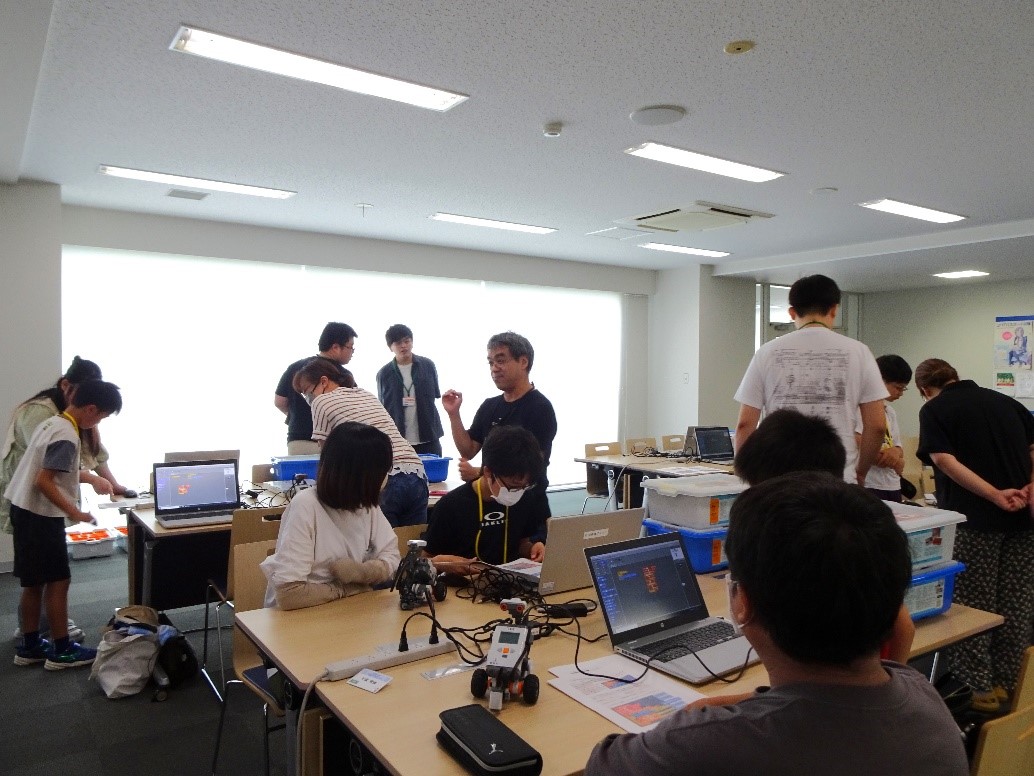 夏休み自由研究教室
～ロボットでプログラミングを学ぼう～3